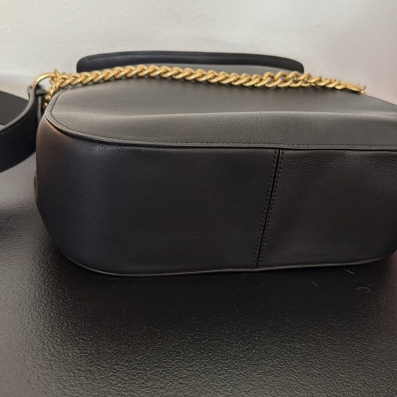 New Coach Black Leather Shoulder Bag with Gold Chain - Picture 6 of 9